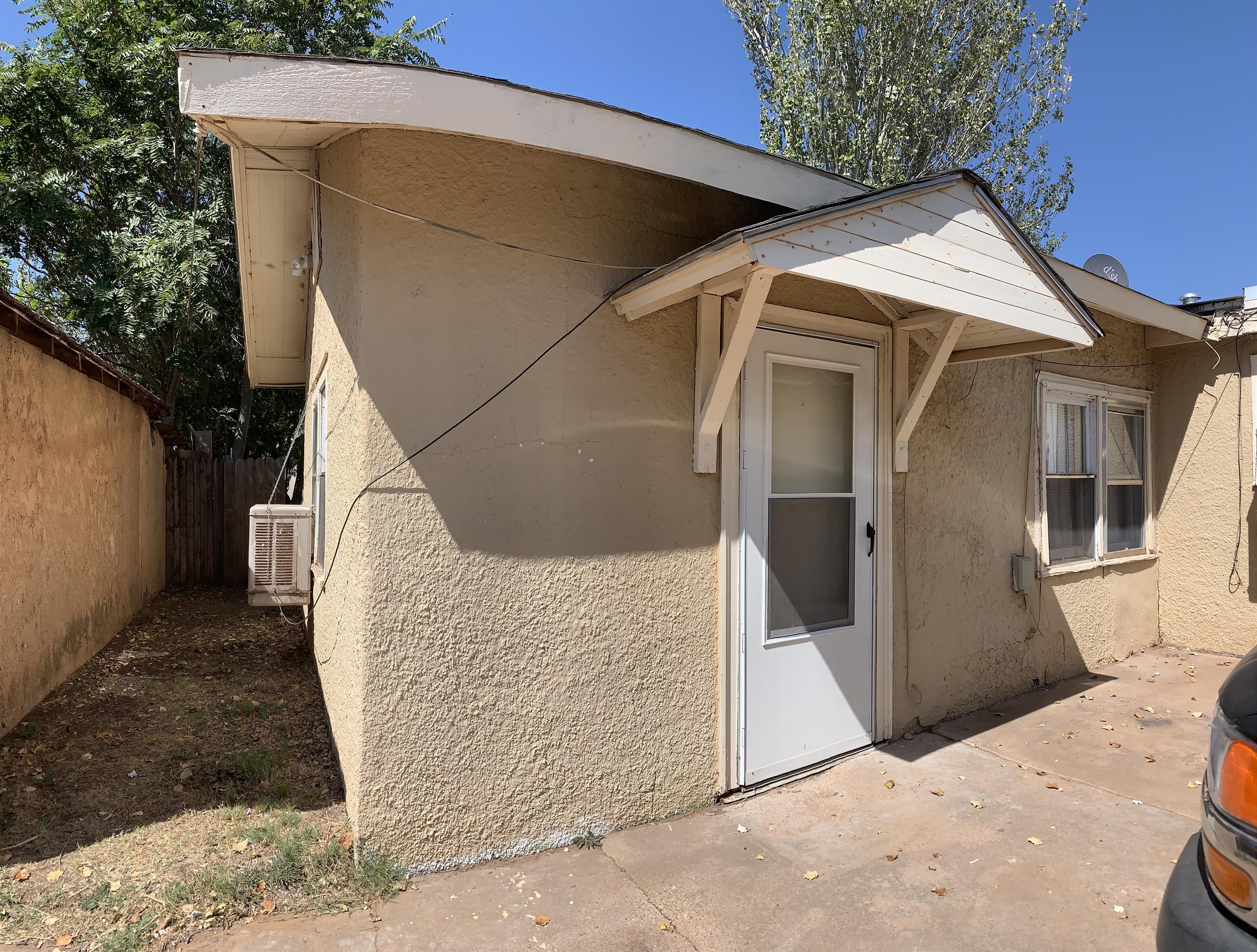 916 Axtell Apt C